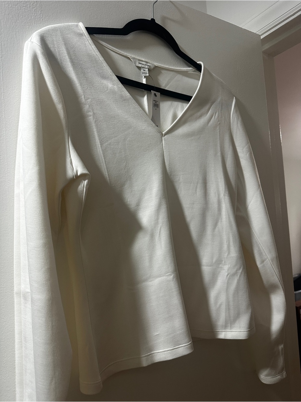 NWT Banana Republic Ivory V-Neck Long Sleeve Top | Medium | Stretch Knit Blouse